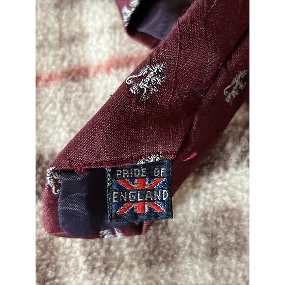 Briar Pride of England Maroon Silver Lion Crest Tie - Picture 6 of 7